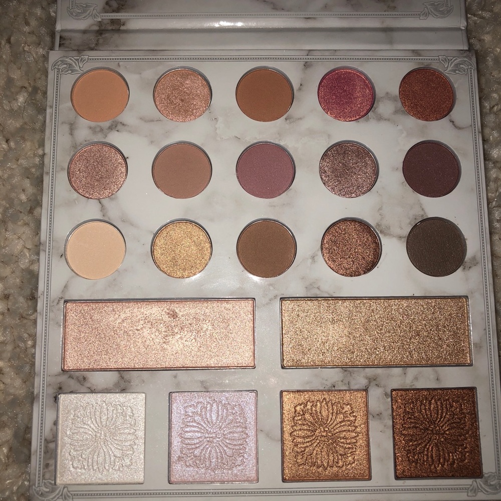 BH Cosmetics Carli Bybel Deluxe edition palette